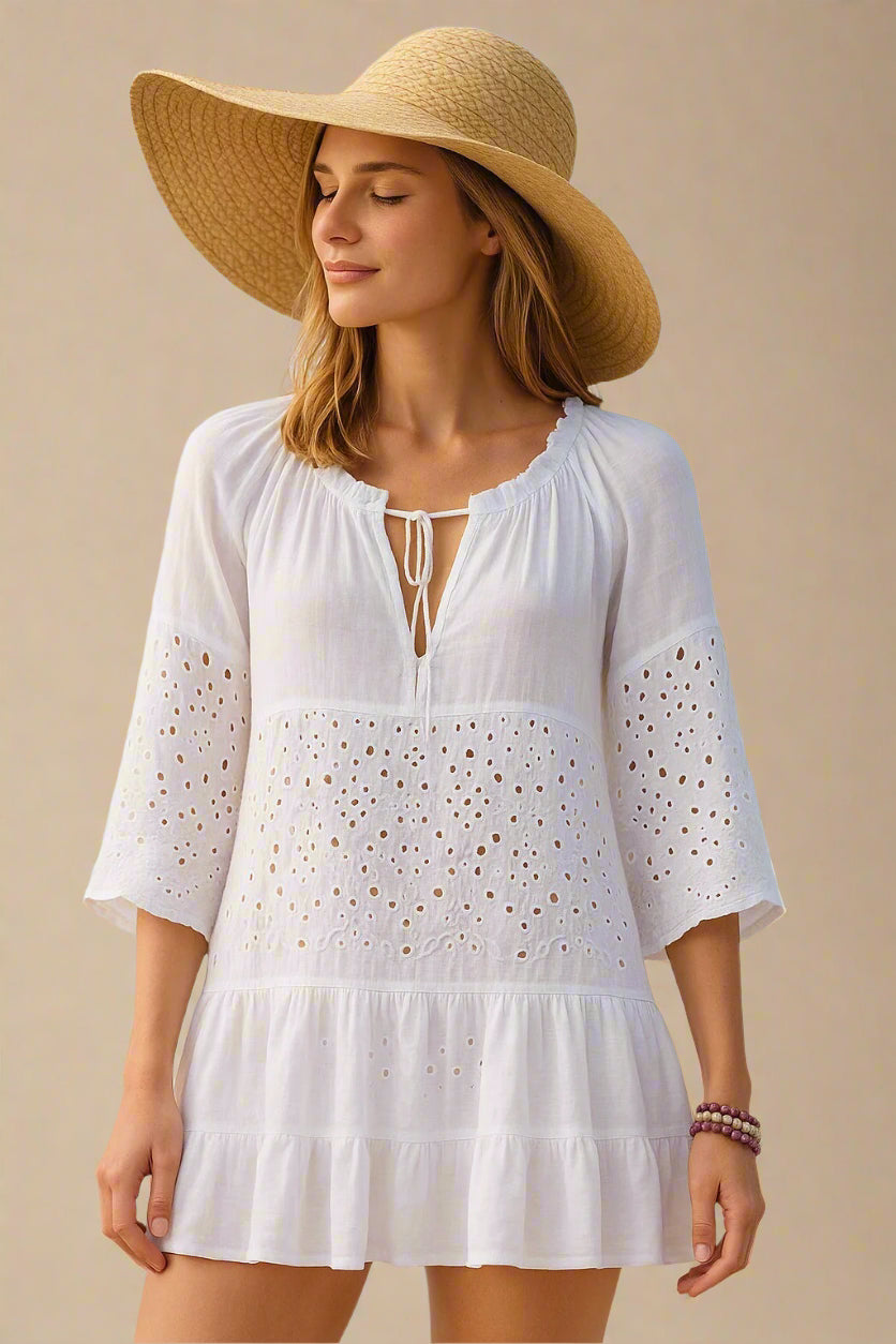 Liv | BLUSE Broderet lethed + strandens elegance