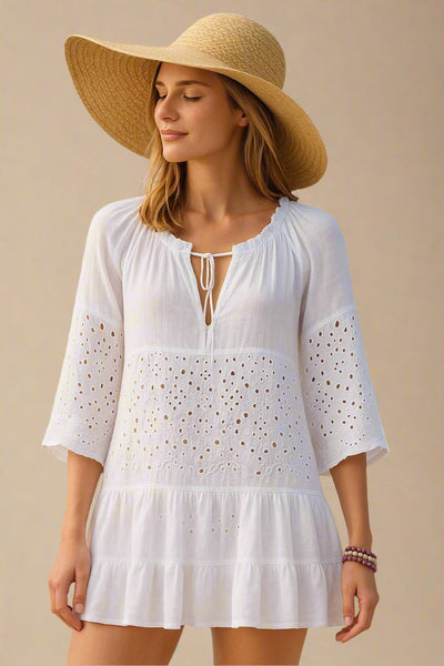 Liv | BLUSE Broderet lethed + strandens elegance
